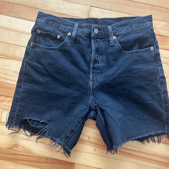 SOLD - Levi’s 501 Mid thigh shorts - size 27 in lunar black - Picture 2 of 5